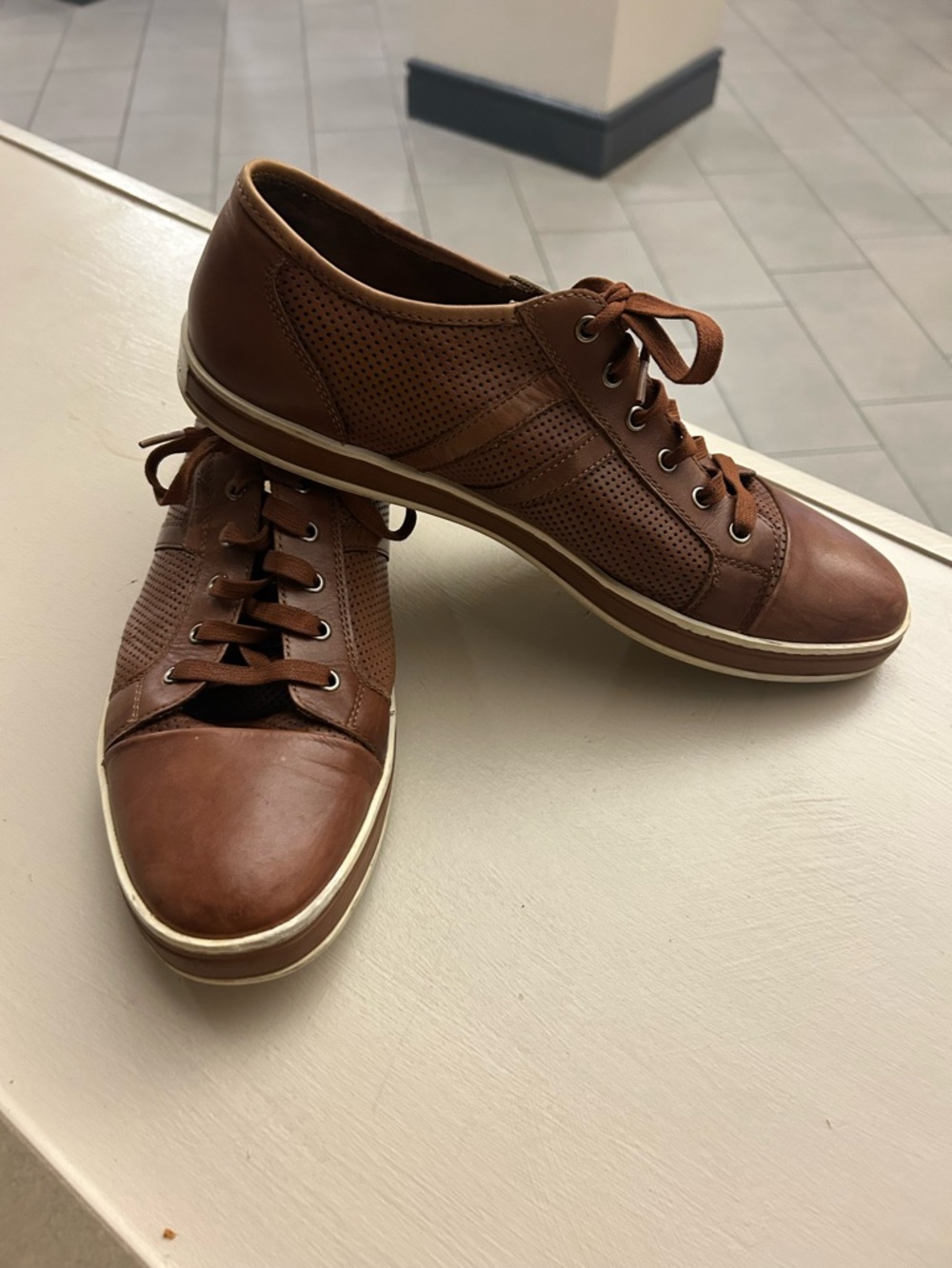 Kenneth Cole New York 10 1/2 great shape Preowned